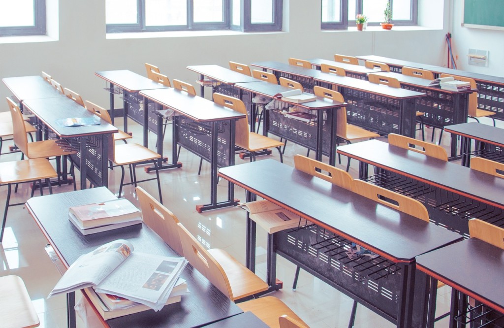 classroom-gd205c763a_1280.jpg