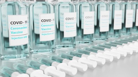vaccine-g054ef806a_1920_3.jpg